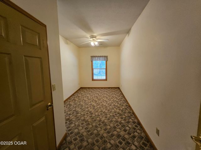 16427 Farm Road 2007, Aurora, MO 65605