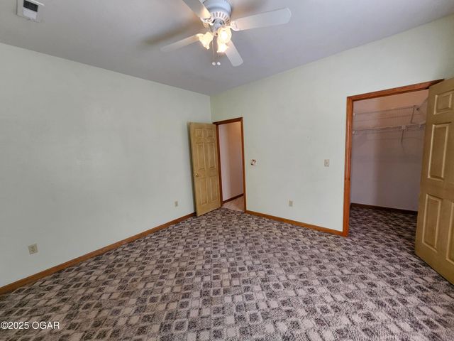 16427 Farm Road 2007, Aurora, MO 65605