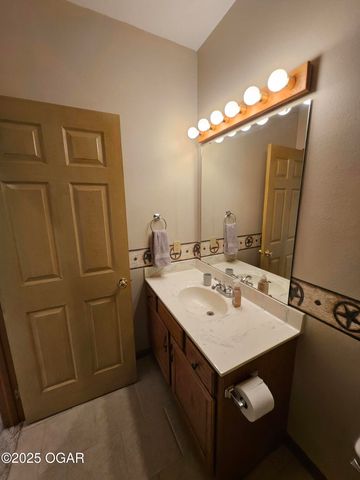 16427 Farm Road 2007, Aurora, MO 65605