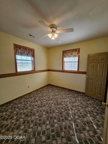 16427 Farm Road 2007, Aurora, MO 65605