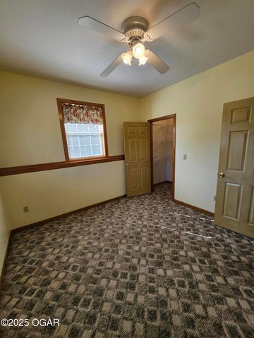 16427 Farm Road 2007, Aurora, MO 65605