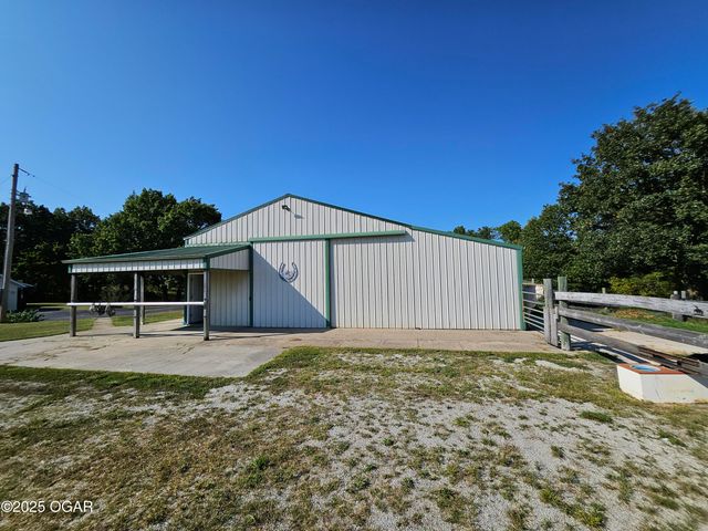 16427 Farm Road 2007, Aurora, MO 65605