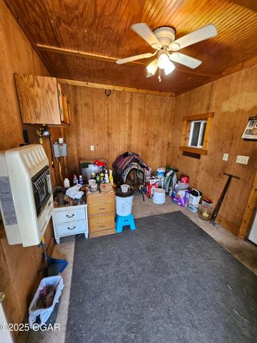 16427 Farm Road 2007, Aurora, MO 65605