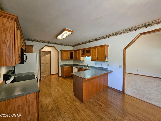 16427 Farm Road 2007, Aurora, MO 65605