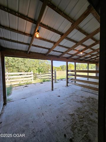 16427 Farm Road 2007, Aurora, MO 65605