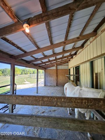 16427 Farm Road 2007, Aurora, MO 65605