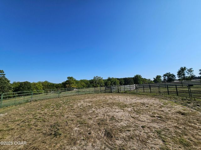 16427 Farm Road 2007, Aurora, MO 65605