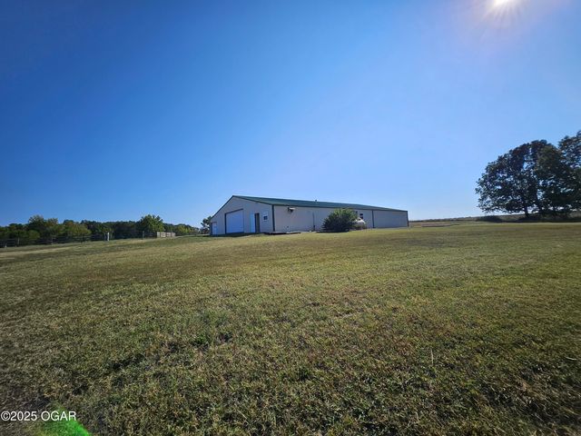 16427 Farm Road 2007, Aurora, MO 65605