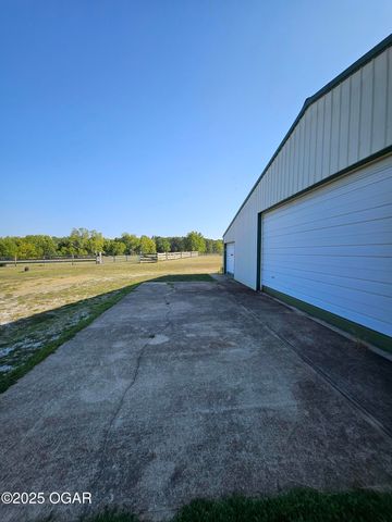 16427 Farm Road 2007, Aurora, MO 65605