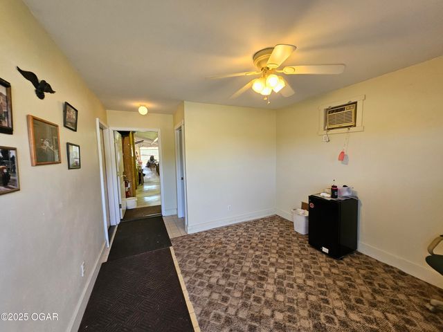 16427 Farm Road 2007, Aurora, MO 65605