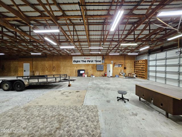 16427 Farm Road 2007, Aurora, MO 65605