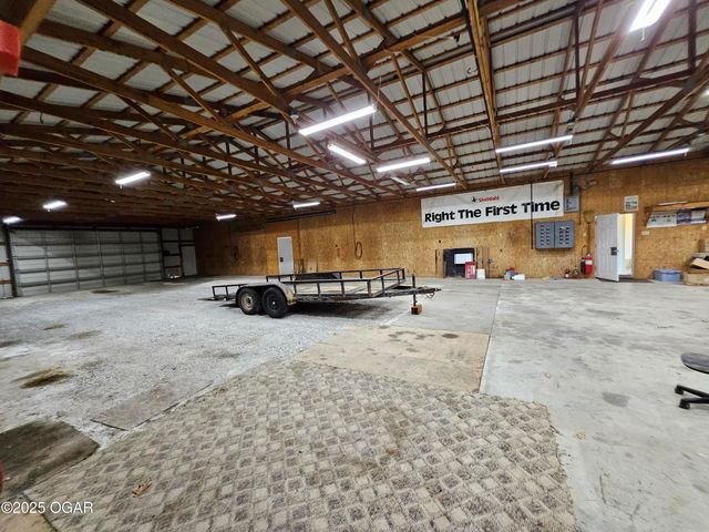 16427 Farm Road 2007, Aurora, MO 65605