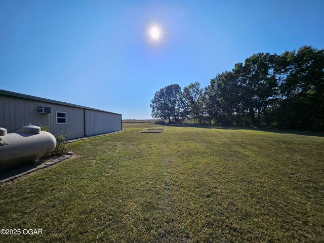 16427 Farm Road 2007, Aurora, MO 65605