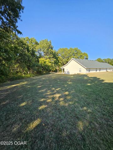 16427 Farm Road 2007, Aurora, MO 65605