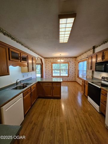 16427 Farm Road 2007, Aurora, MO 65605