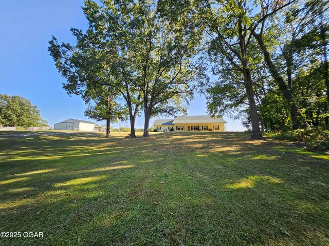 16427 Farm Road 2007, Aurora, MO 65605