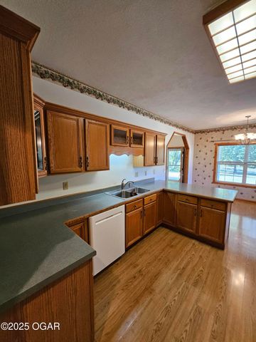 16427 Farm Road 2007, Aurora, MO 65605