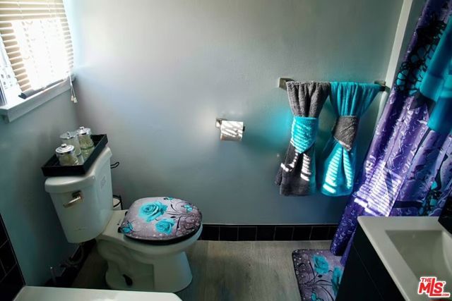 7301 5th Avenue, Los Angeles, CA 90043