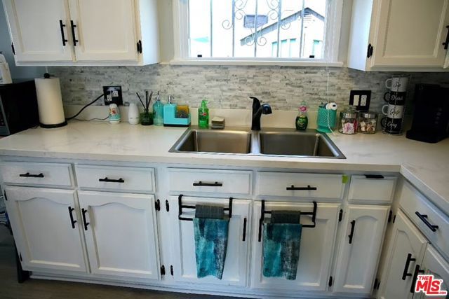 7301 5th Avenue, Los Angeles, CA 90043