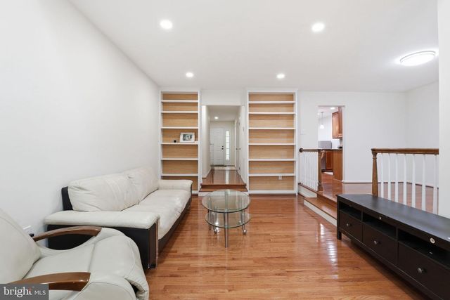 4630 LUXBERRY DR, Fairfax, VA 22032
