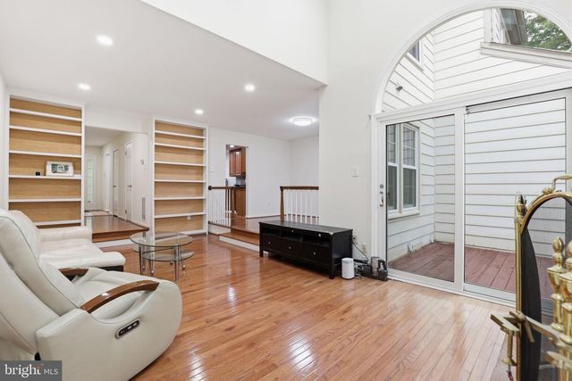 4630 LUXBERRY DR, Fairfax, VA 22032