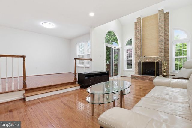 4630 LUXBERRY DR, Fairfax, VA 22032