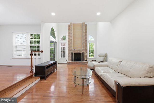 4630 LUXBERRY DR, Fairfax, VA 22032