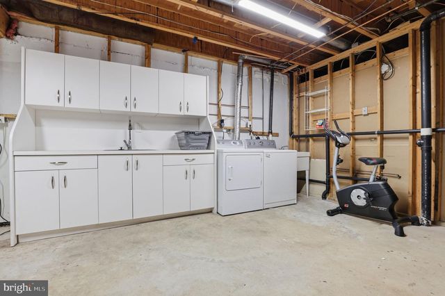 4630 LUXBERRY DR, Fairfax, VA 22032