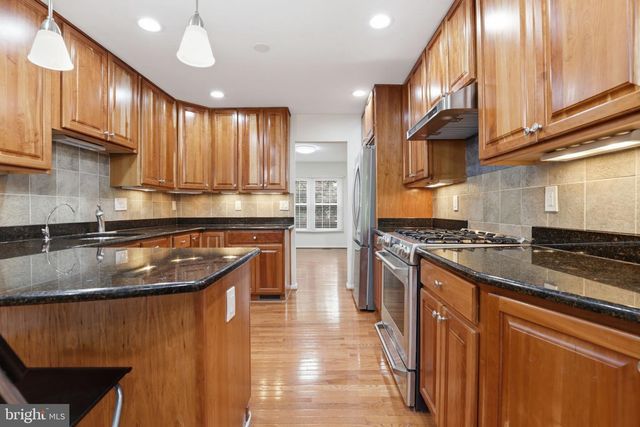 4630 LUXBERRY DR, Fairfax, VA 22032