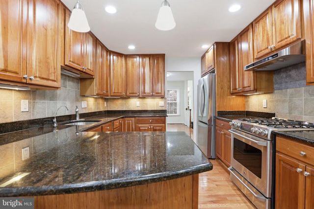 4630 LUXBERRY DR, Fairfax, VA 22032