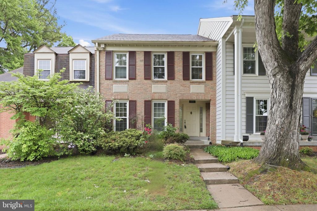 4630 LUXBERRY DR, Fairfax, VA 22032
