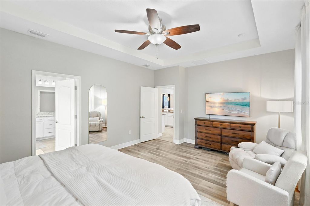 Image 9 of property listing at 15313 TRINITY FALL WAY, Bradenton, FL 34212