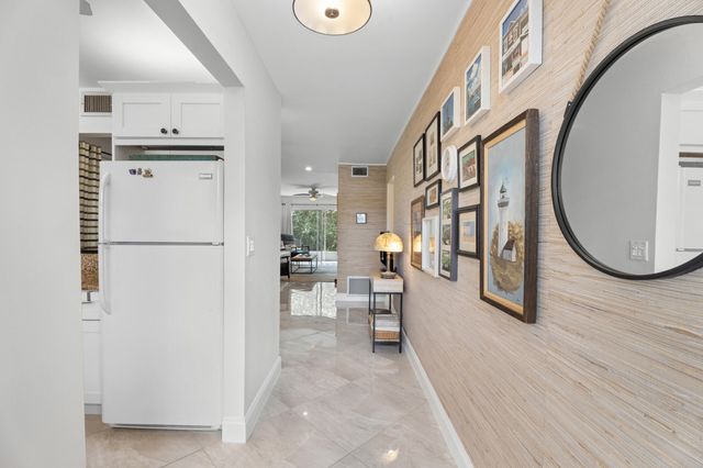 2600 SE Ocean Boulevard R2, Stuart, FL 34996