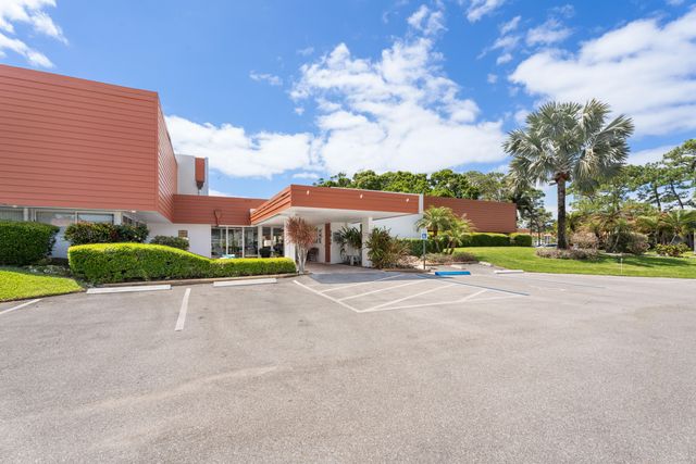 2600 SE Ocean Boulevard R2, Stuart, FL 34996