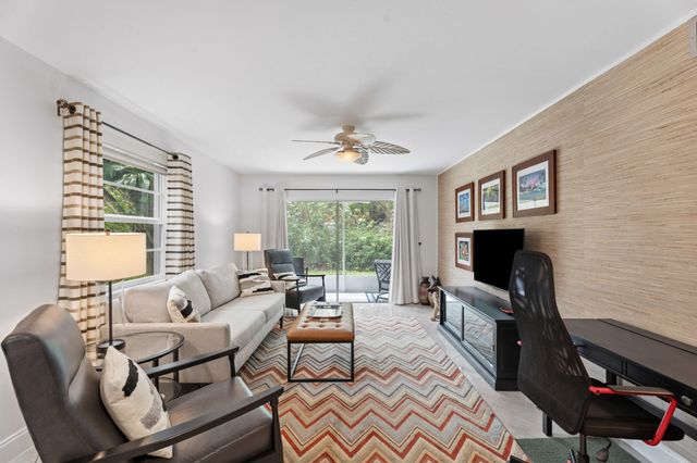 2600 SE Ocean Boulevard R2, Stuart, FL 34996