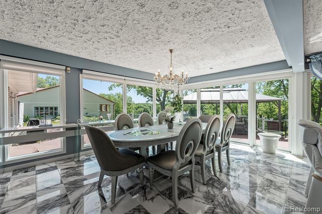 4282 Stoneleigh Road, Bloomfield Hills, MI 48302