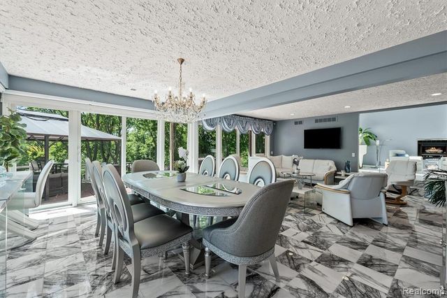 4282 Stoneleigh Road, Bloomfield Hills, MI 48302