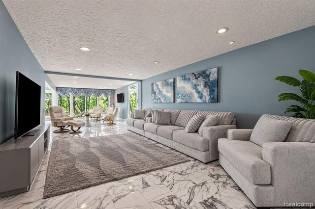 4282 Stoneleigh Road, Bloomfield Hills, MI 48302