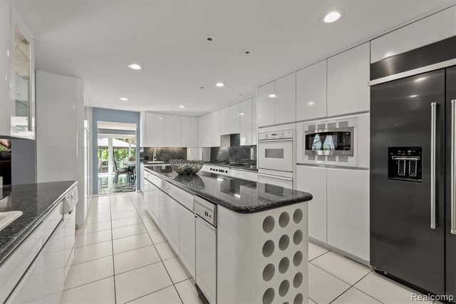 4282 Stoneleigh Road, Bloomfield Hills, MI 48302