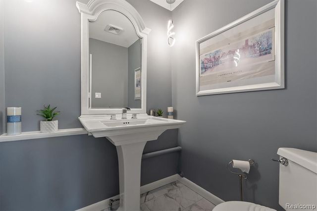 4282 Stoneleigh Road, Bloomfield Hills, MI 48302