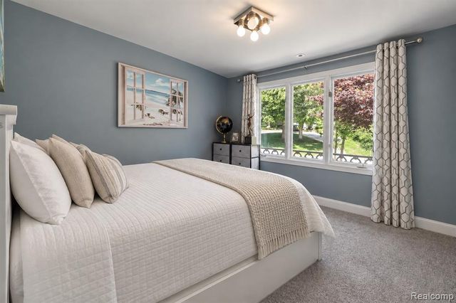 4282 Stoneleigh Road, Bloomfield Hills, MI 48302