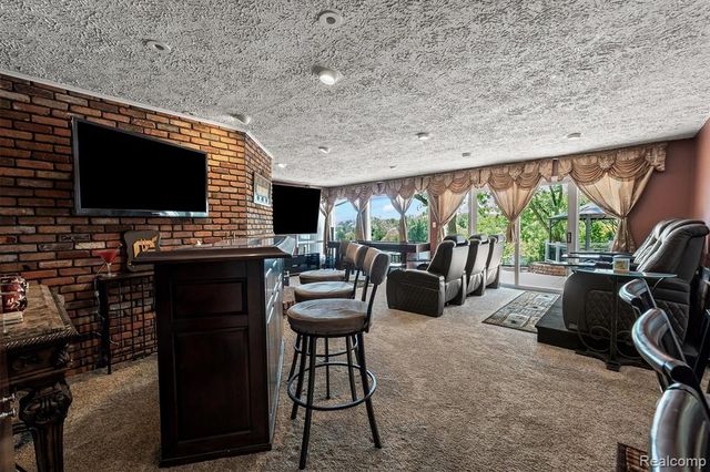 4282 Stoneleigh Road, Bloomfield Hills, MI 48302