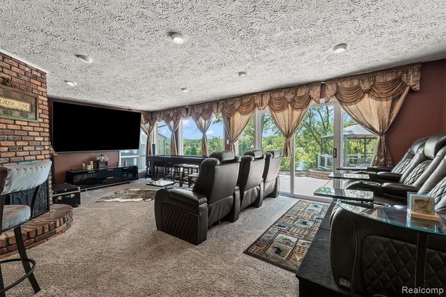4282 Stoneleigh Road, Bloomfield Hills, MI 48302