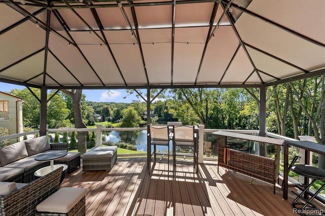 4282 Stoneleigh Road, Bloomfield Hills, MI 48302