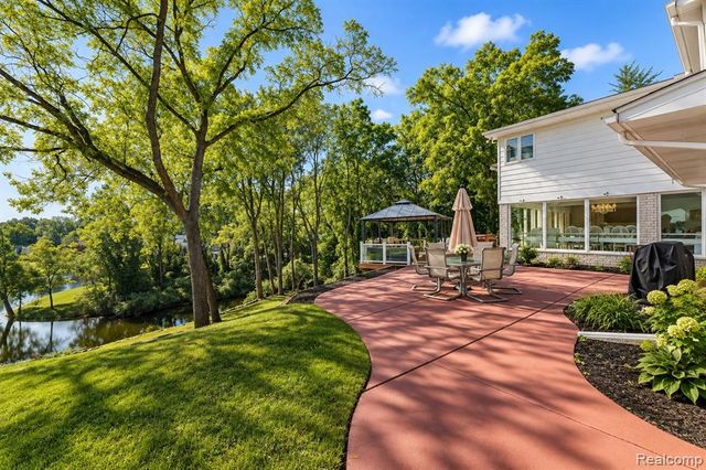 4282 Stoneleigh Road, Bloomfield Hills, MI 48302