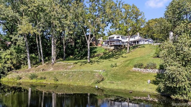4282 Stoneleigh Road, Bloomfield Hills, MI 48302