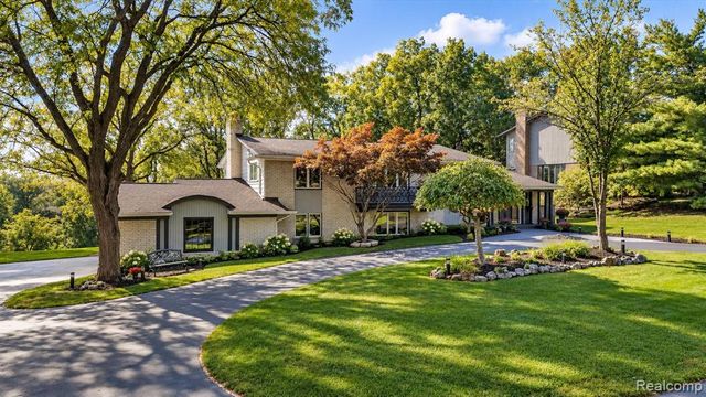 4282 Stoneleigh Road, Bloomfield Hills, MI 48302