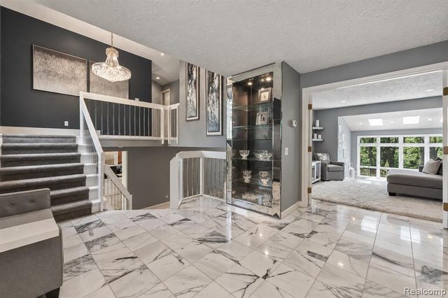 4282 Stoneleigh Road, Bloomfield Hills, MI 48302