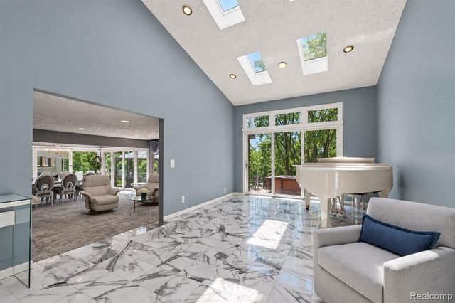 4282 Stoneleigh Road, Bloomfield Hills, MI 48302