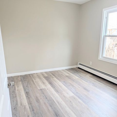 15 Bunkerhill St, Lawrence, MA 01841